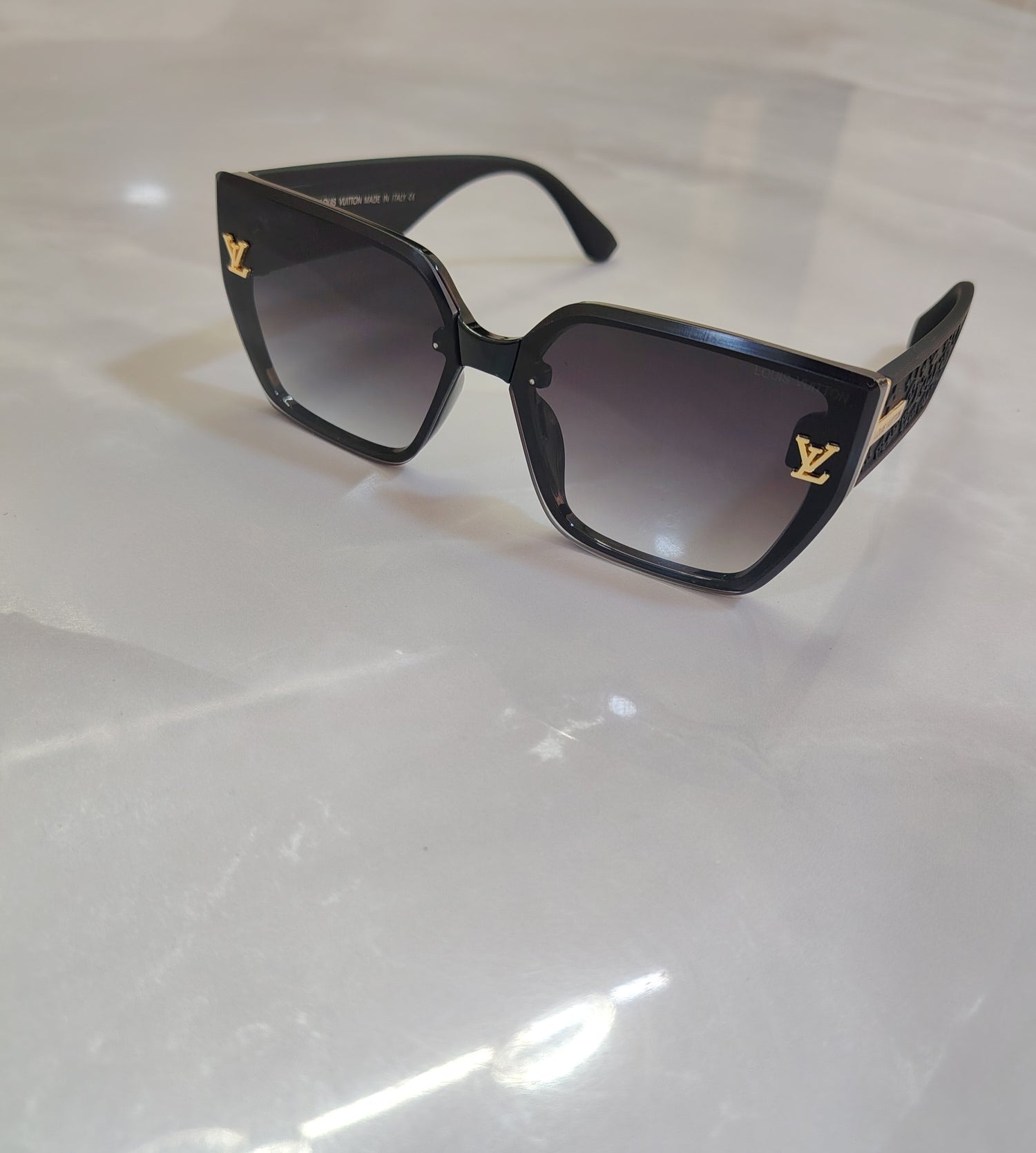 Louis Vuitton Oversized Geometric Cat-Eye Sunglasses  – Black & Gold Unisex Birthday Gift