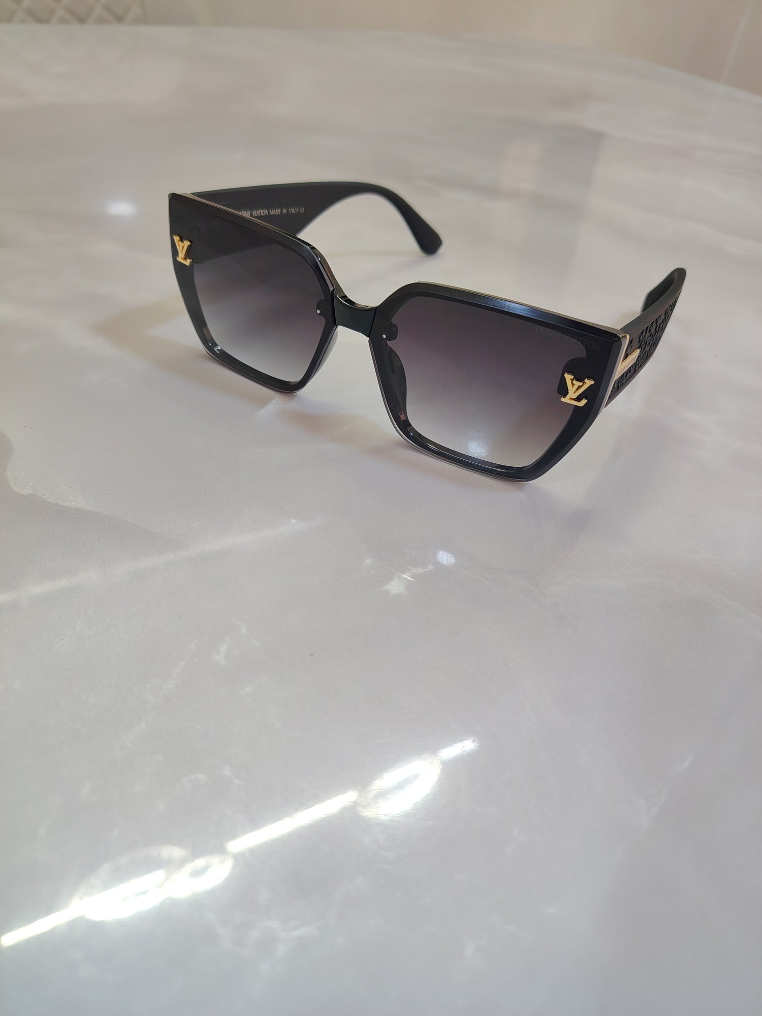 Louis Vuitton Oversized Geometric Cat-Eye Sunglasses  – Black & Gold Unisex Birthday Gift