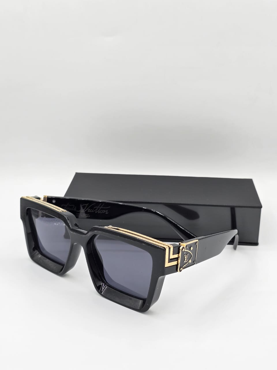 Louis Vuitton LV Millionaire Style Square Sunglasses – Black/Gold Oversized Shades Unisex Luxury Gifts Pre-owned Like new